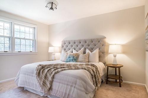 58 Hillcrest Avenue, Hamilton, ON - Indoor Photo Showing Bedroom