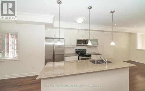 363 B Roehampton Avenue, Toronto (Mount Pleasant East), ON - Indoor Photo Showing Kitchen With Upgraded Kitchen