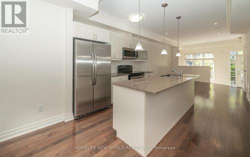 363 B Roehampton Avenue, Toronto (Mount Pleasant East), ON - Indoor Photo Showing Kitchen With Upgraded Kitchen