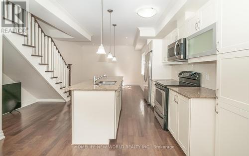 363 B Roehampton Avenue, Toronto (Mount Pleasant East), ON - Indoor Photo Showing Kitchen With Upgraded Kitchen