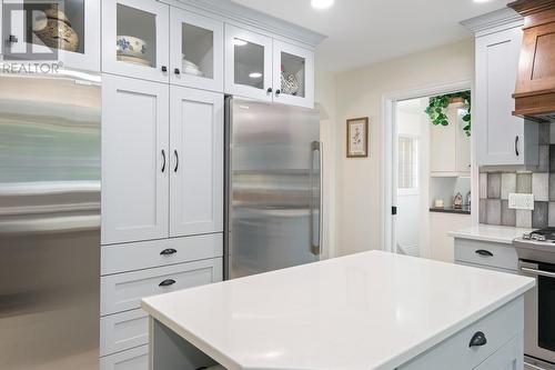 942 Stikine Court, Kelowna, BC - Indoor Photo Showing Kitchen