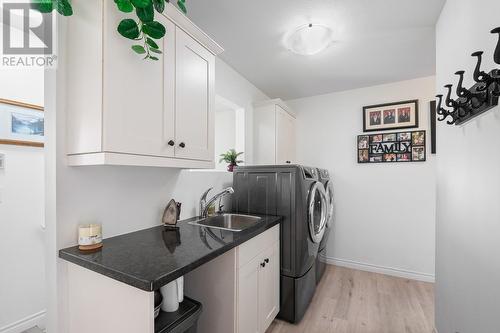 942 Stikine Court, Kelowna, BC - Indoor Photo Showing Laundry Room