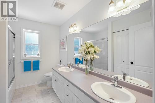 942 Stikine Court, Kelowna, BC - Indoor Photo Showing Bathroom