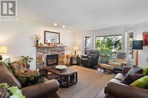 942 Stikine Court, Kelowna, BC - Indoor Photo Showing Living Room With Fireplace