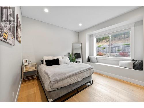 9443 Ledgestone Road, Lake Country, BC - Indoor Photo Showing Bedroom