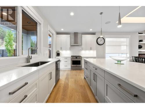 9443 Ledgestone Road, Lake Country, BC - Indoor Photo Showing Kitchen With Upgraded Kitchen