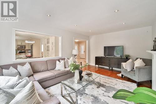 25 Ferrah Street, Markham (Unionville), ON - Indoor Photo Showing Living Room