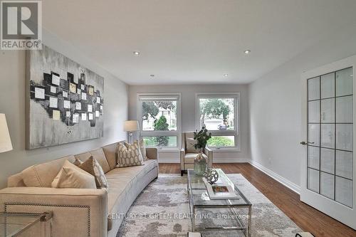 25 Ferrah Street, Markham (Unionville), ON - Indoor Photo Showing Living Room