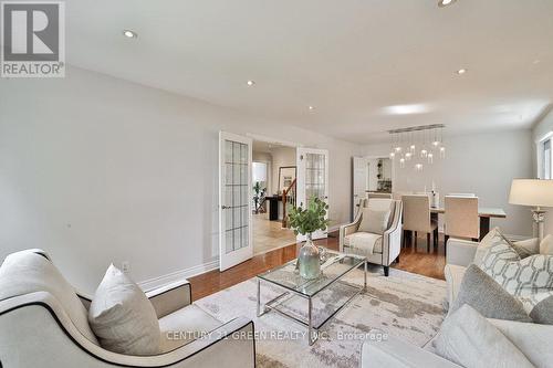 25 Ferrah Street, Markham (Unionville), ON - Indoor Photo Showing Living Room