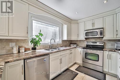 25 Ferrah Street, Markham (Unionville), ON - Indoor Photo Showing Kitchen With Double Sink