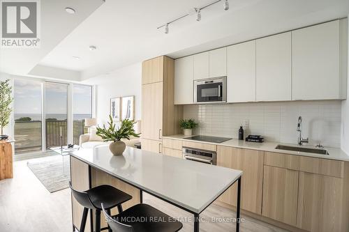 608 - 220 Missinnihe Way, Mississauga (Port Credit), ON - Indoor Photo Showing Kitchen With Upgraded Kitchen