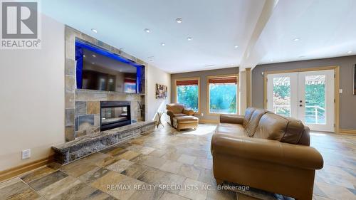 6124 Hardesty Crescent, Mississauga (East Credit), ON - Indoor Photo Showing Living Room With Fireplace