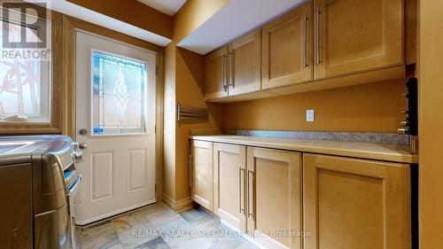 6124 Hardesty Crescent, Mississauga (East Credit), ON - Indoor Photo Showing Laundry Room