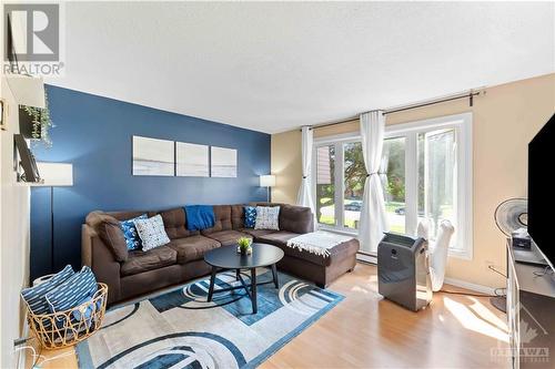 1345 Birchmount Drive, Ottawa, ON - Indoor Photo Showing Living Room