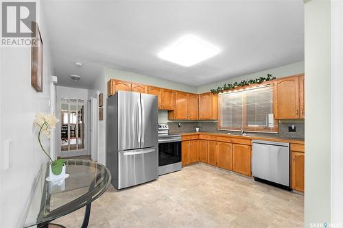 1137 13Th Avenue Nw, Moose Jaw, SK - Indoor Photo Showing Kitchen With Double Sink