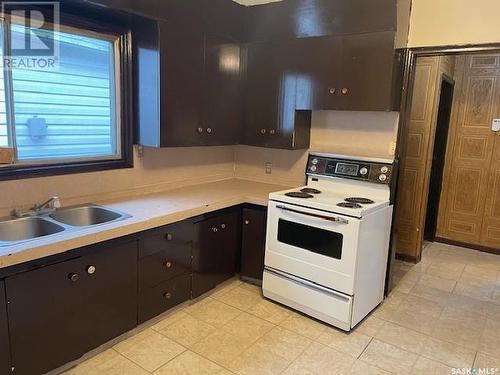 1017 23Rd Street W, Saskatoon, SK - Indoor Photo Showing Kitchen With Double Sink