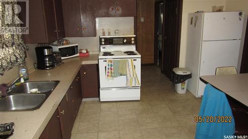 1017 23Rd Street W, Saskatoon, SK - Indoor Photo Showing Kitchen With Double Sink