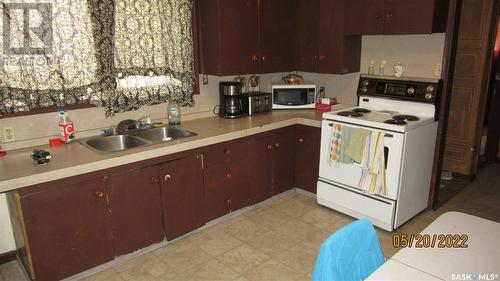 1017 23Rd Street W, Saskatoon, SK - Indoor Photo Showing Kitchen With Double Sink