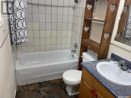 1017 23Rd Street W, Saskatoon, SK - Indoor Photo Showing Bathroom