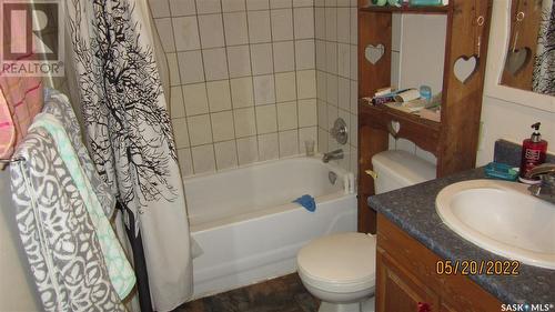 1017 23Rd Street W, Saskatoon, SK - Indoor Photo Showing Bathroom