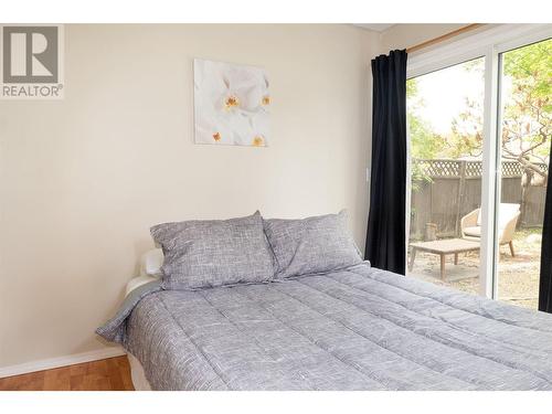 792 Dehart Avenue, Kelowna, BC - Indoor Photo Showing Bedroom