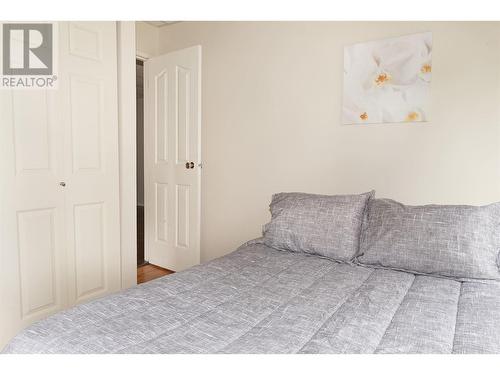 792 Dehart Avenue, Kelowna, BC - Indoor Photo Showing Bedroom