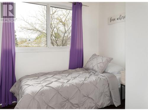 792 Dehart Avenue, Kelowna, BC - Indoor Photo Showing Bedroom