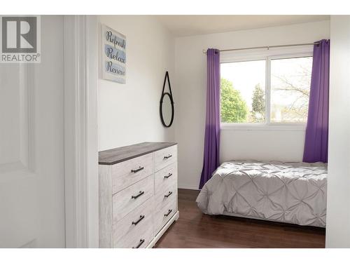 792 Dehart Avenue, Kelowna, BC - Indoor Photo Showing Bedroom