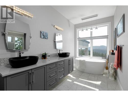 2510 Tallus Heights Lane, West Kelowna, BC - Indoor Photo Showing Bathroom