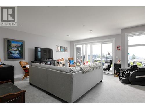 2510 Tallus Heights Lane, West Kelowna, BC - Indoor Photo Showing Living Room