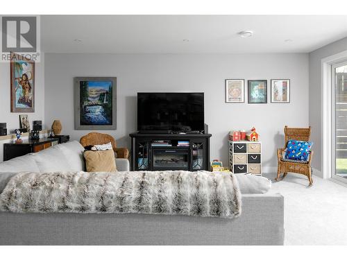 2510 Tallus Heights Lane, West Kelowna, BC - Indoor Photo Showing Living Room