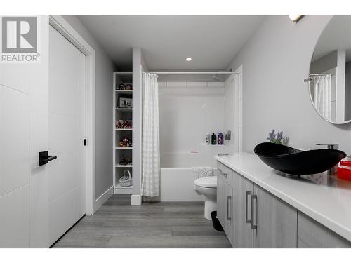 2510 Tallus Heights Lane, West Kelowna, BC - Indoor Photo Showing Bathroom