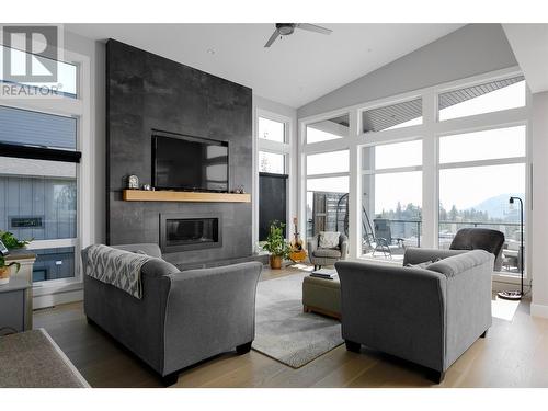 2510 Tallus Heights Lane, West Kelowna, BC - Indoor Photo Showing Living Room With Fireplace