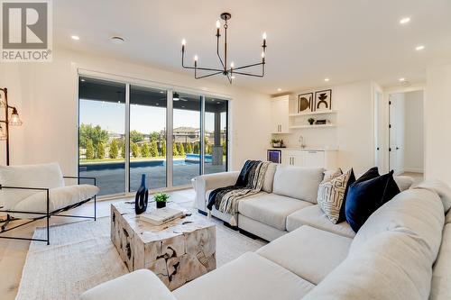 4956 Bucktail Lane, Kelowna, BC - Indoor Photo Showing Living Room