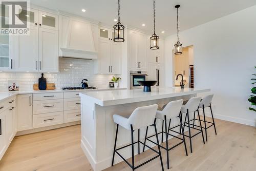 4956 Bucktail Lane, Kelowna, BC - Indoor Photo Showing Kitchen With Upgraded Kitchen