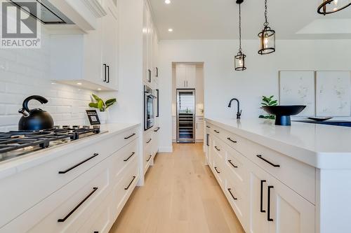 4956 Bucktail Lane, Kelowna, BC - Indoor Photo Showing Kitchen With Upgraded Kitchen