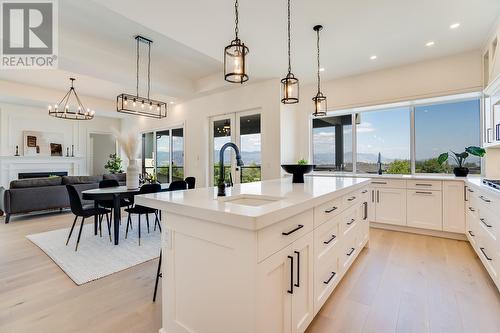 4956 Bucktail Lane, Kelowna, BC - Indoor Photo Showing Kitchen With Upgraded Kitchen