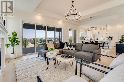 4956 Bucktail Lane, Kelowna, BC - Indoor Photo Showing Living Room