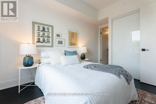 407 - 1888 Queen Street E, Toronto (The Beaches), ON - Indoor Photo Showing Bedroom