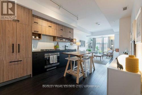 407 - 1888 Queen Street E, Toronto (The Beaches), ON - Indoor Photo Showing Kitchen