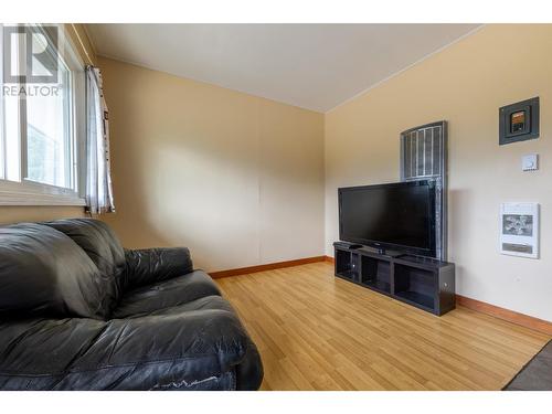 773 Nicholson  Road, Golden, BC - Indoor Photo Showing Living Room