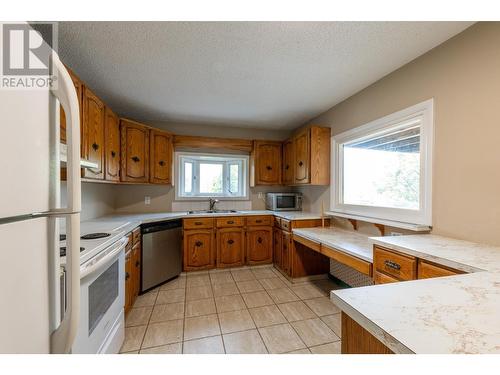 773 Nicholson  Road, Golden, BC - Indoor Photo Showing Kitchen