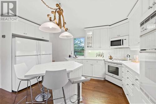 30 Main Street, Milton, ON - Indoor Photo Showing Kitchen With Upgraded Kitchen