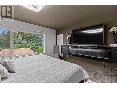 2449 Waverly Place, Blind Bay, BC - Indoor Photo Showing Bedroom