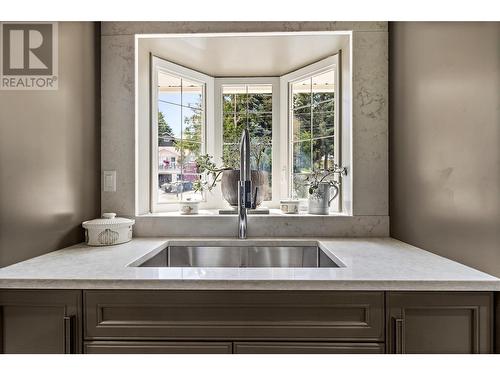 2449 Waverly Place, Blind Bay, BC - Indoor Photo Showing Kitchen