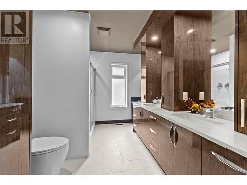 2449 Waverly Place, Blind Bay, BC - Indoor Photo Showing Bathroom