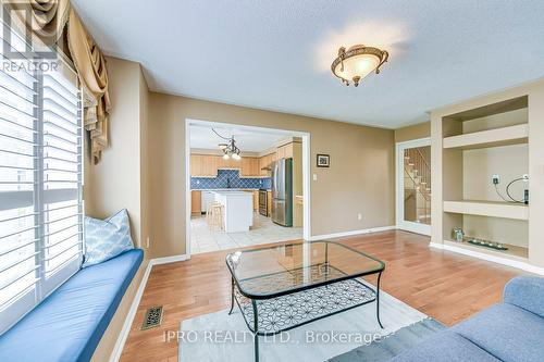 2251 Kenneth Crescent, Burlington (Orchard), ON - Indoor Photo Showing Living Room