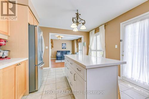 2251 Kenneth Crescent, Burlington, ON - Indoor Photo Showing Kitchen