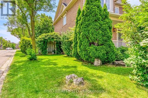 2251 Kenneth Crescent, Burlington, ON - Outdoor