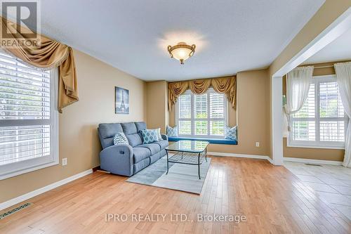 2251 Kenneth Crescent, Burlington, ON - Indoor Photo Showing Living Room